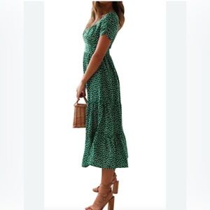 NWOT Never worn Green Floral Midi Dress women’s size Large square neck flowy